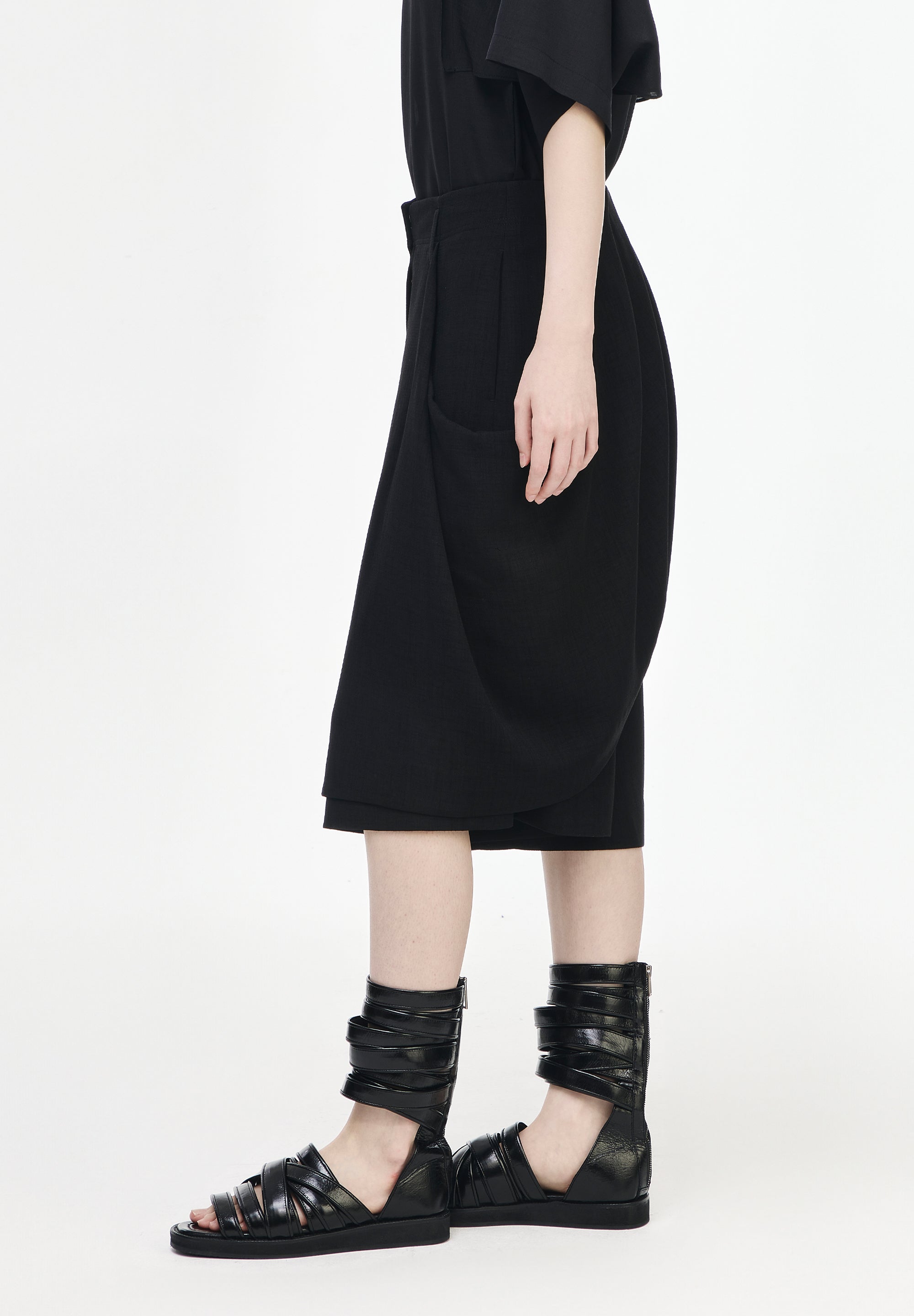 SONGZIO WOMAN CASECADE DRAPE SHORTS