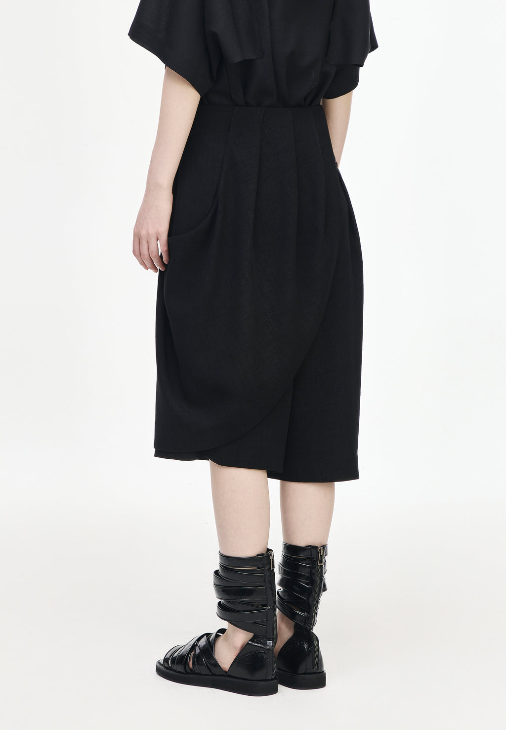 SONGZIO WOMAN CASECADE DRAPE SHORTS