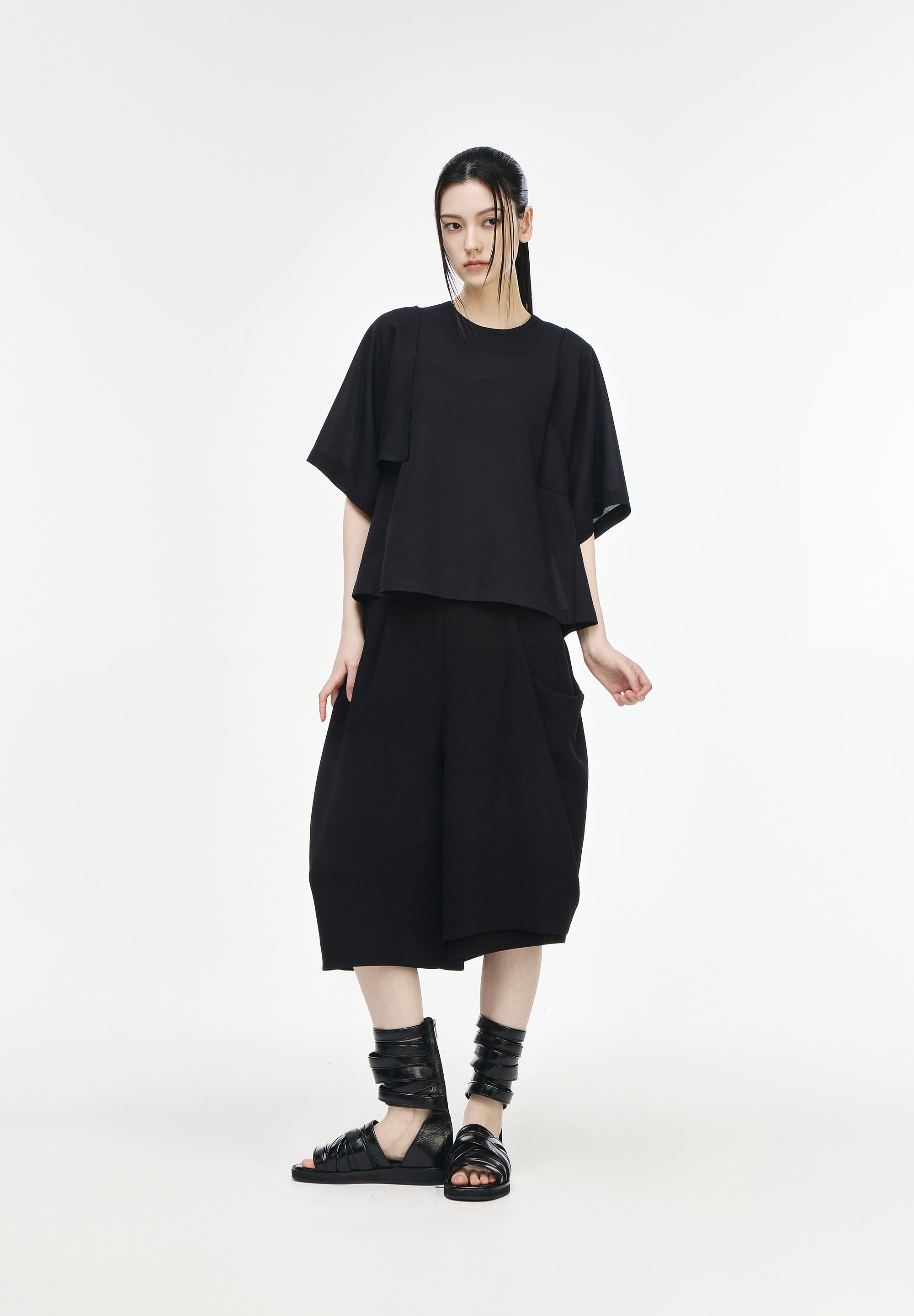 SONGZIO WOMAN CASECADE DRAPE SHORTS