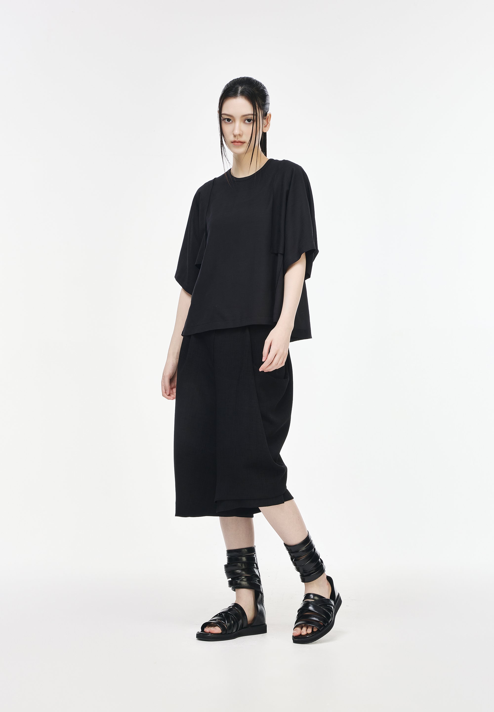 SONGZIO WOMAN CASECADE DRAPE SHORTS