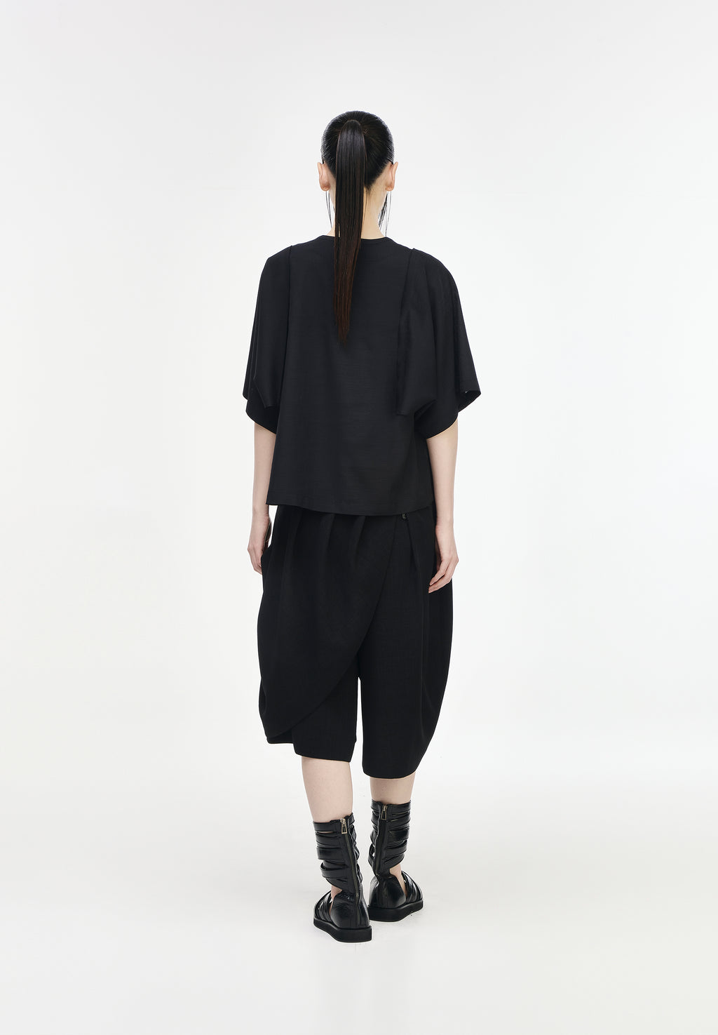 SONGZIO WOMAN CASECADE DRAPE SHORTS