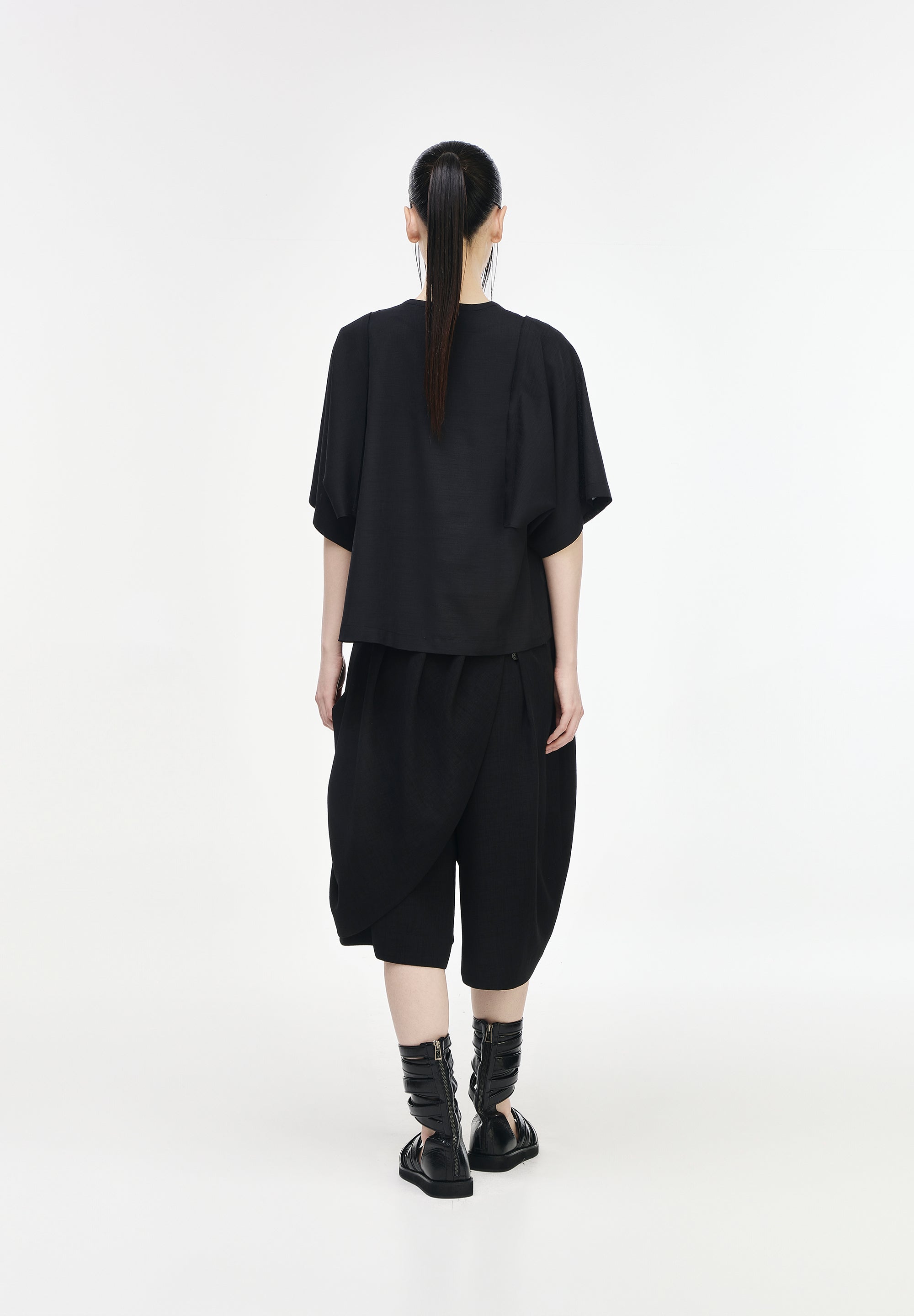SONGZIO WOMAN CASECADE DRAPE SHORTS