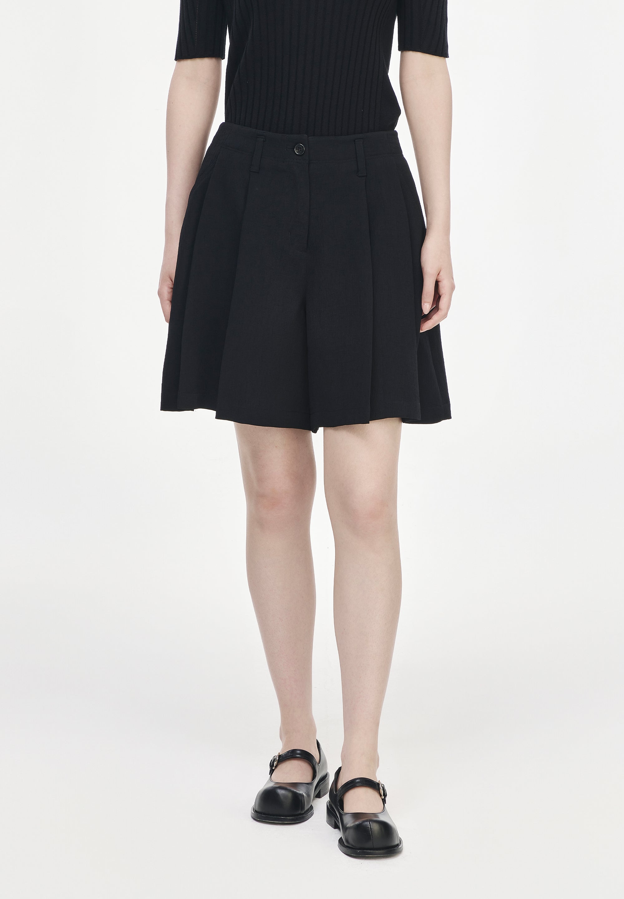 DEEP FOLD SET UP SHORTS