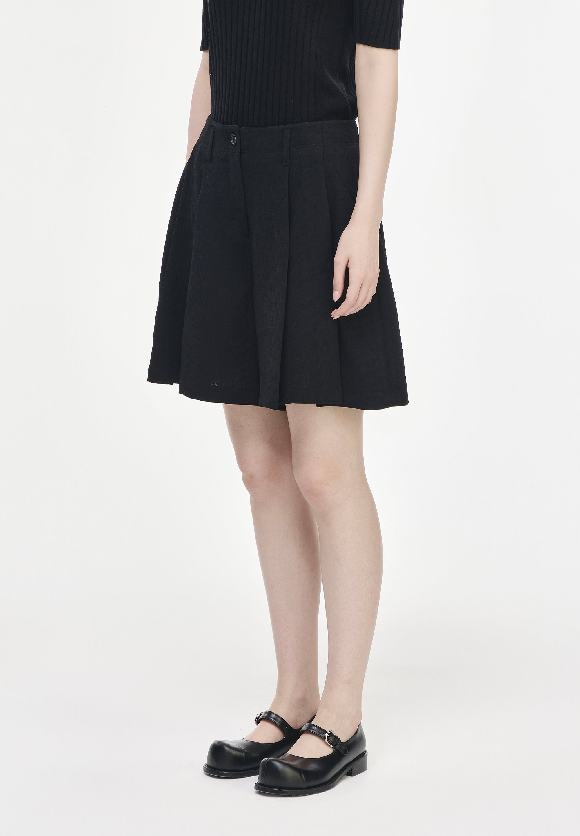 DEEP FOLD SET UP SHORTS