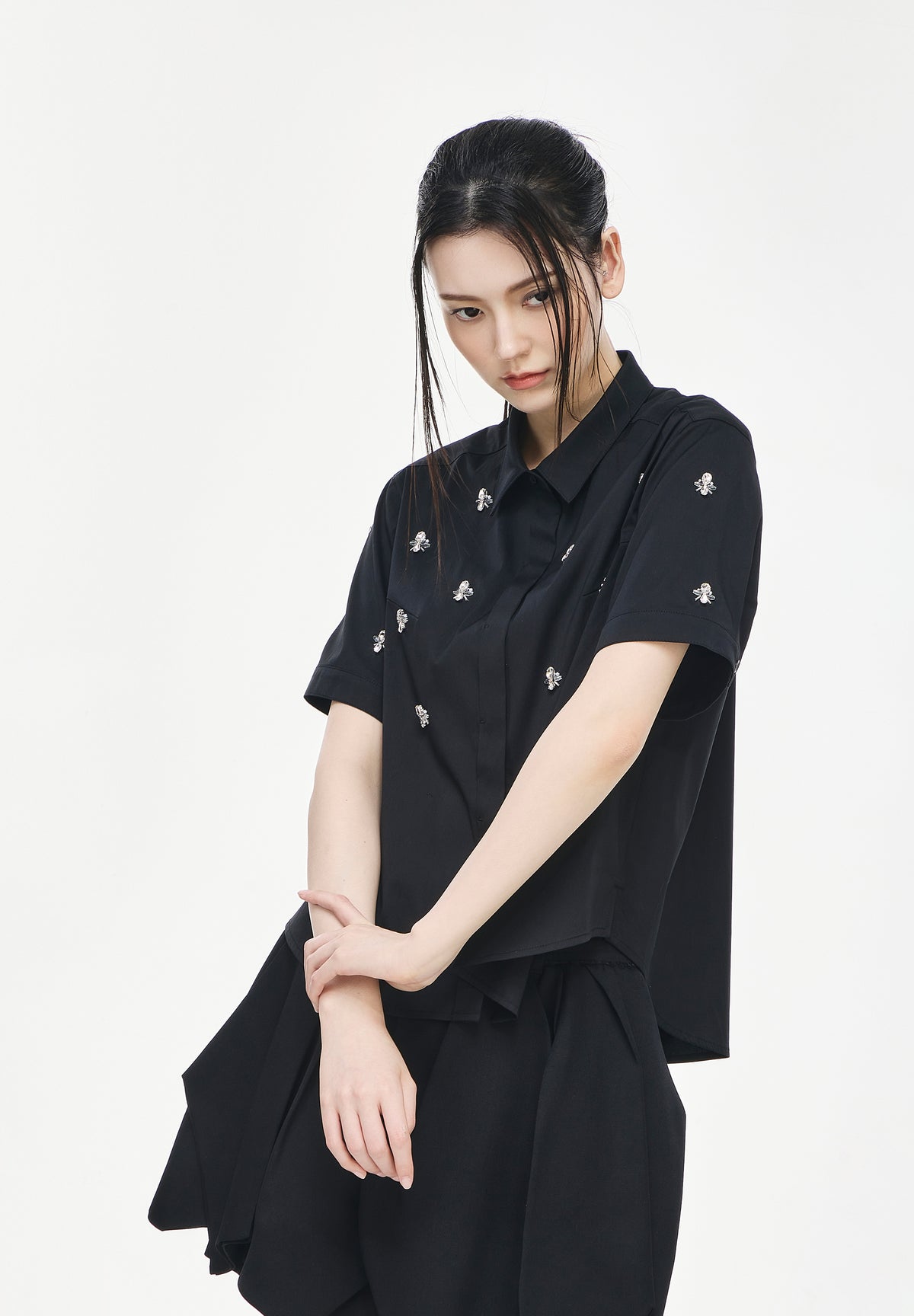 HONEYBEE APPLIQUE HALF SHIRT