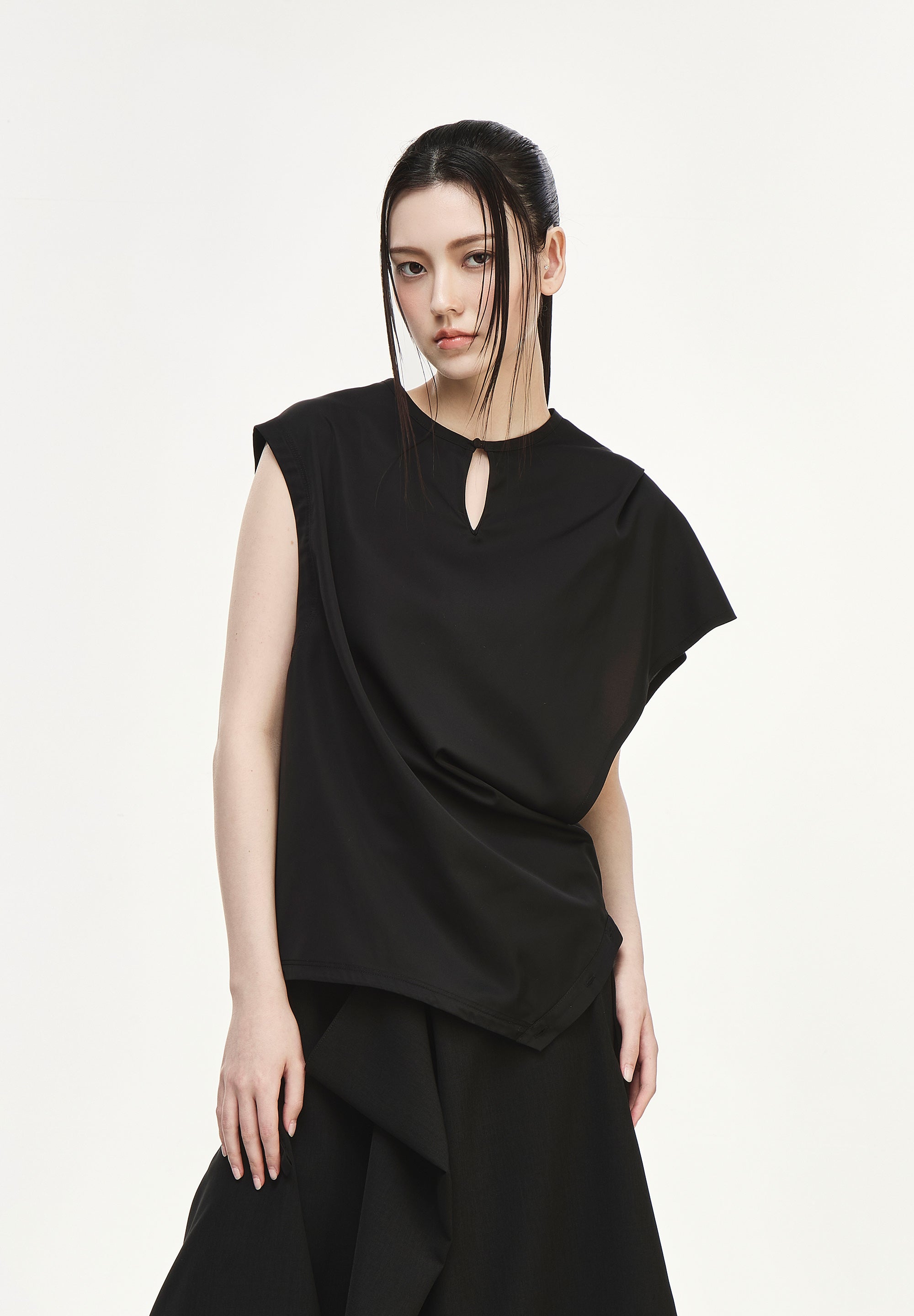 META SLEEVELESS SHIRT