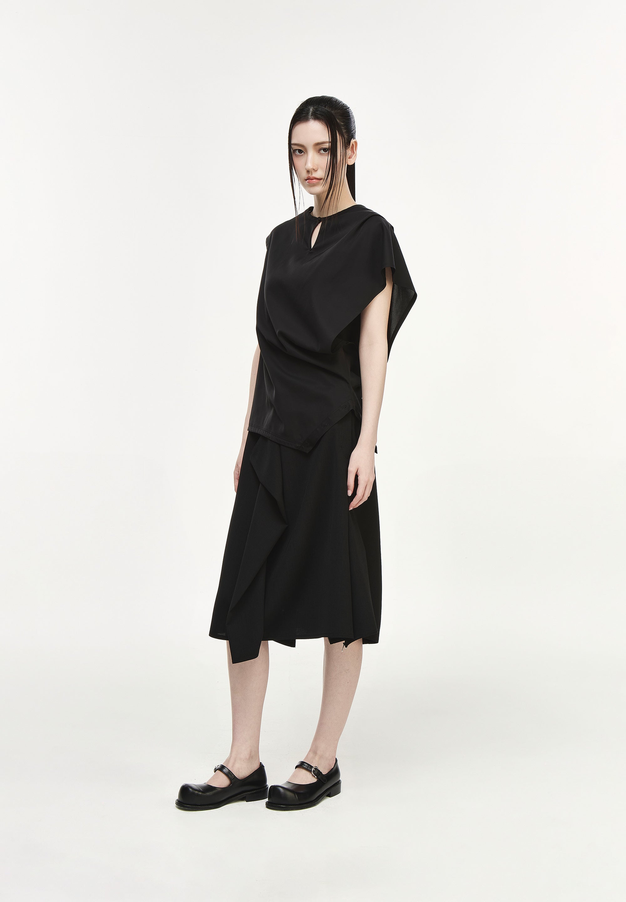 META SLEEVELESS SHIRT