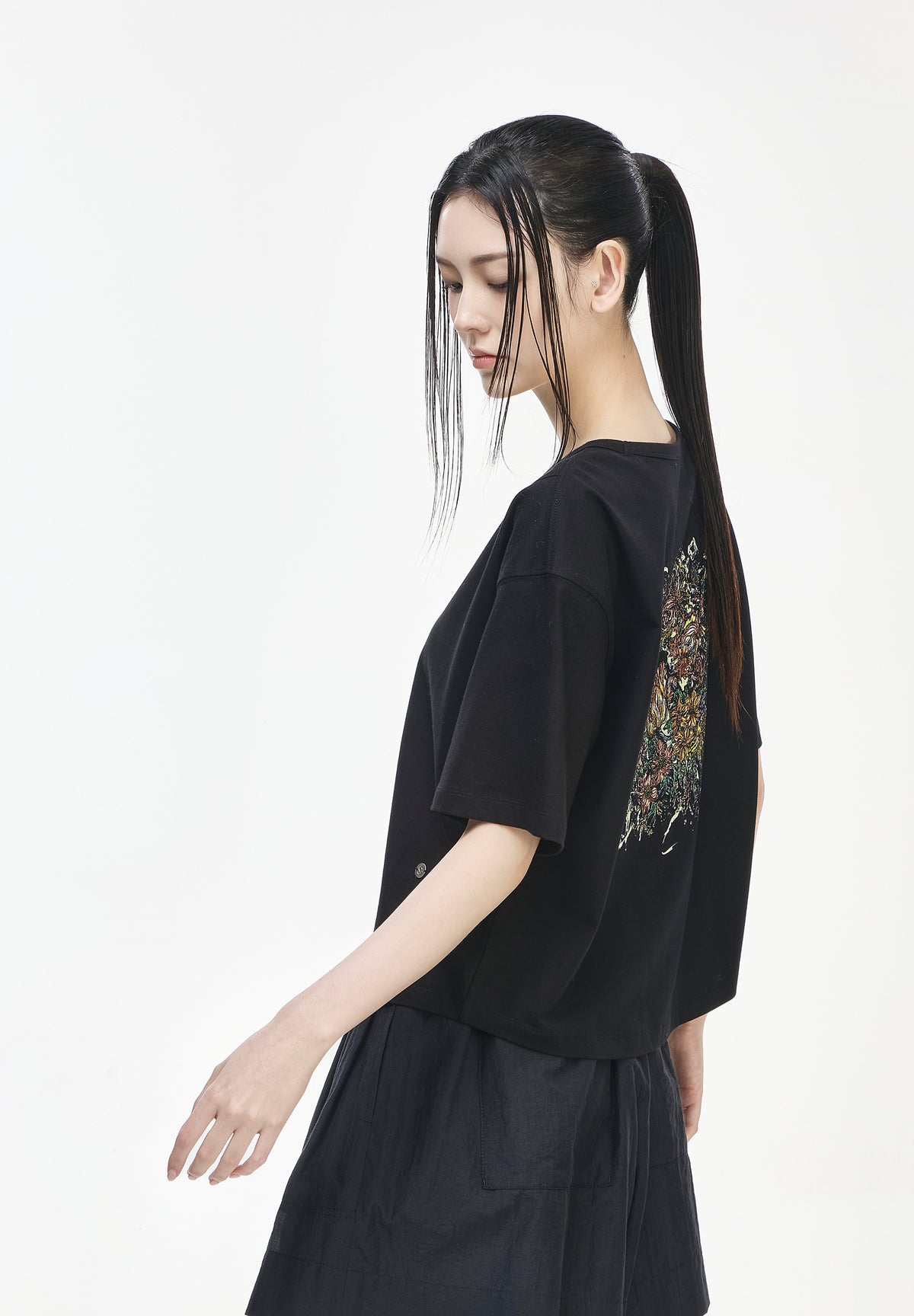FLORAL EMBROIDERED T SHIRT
