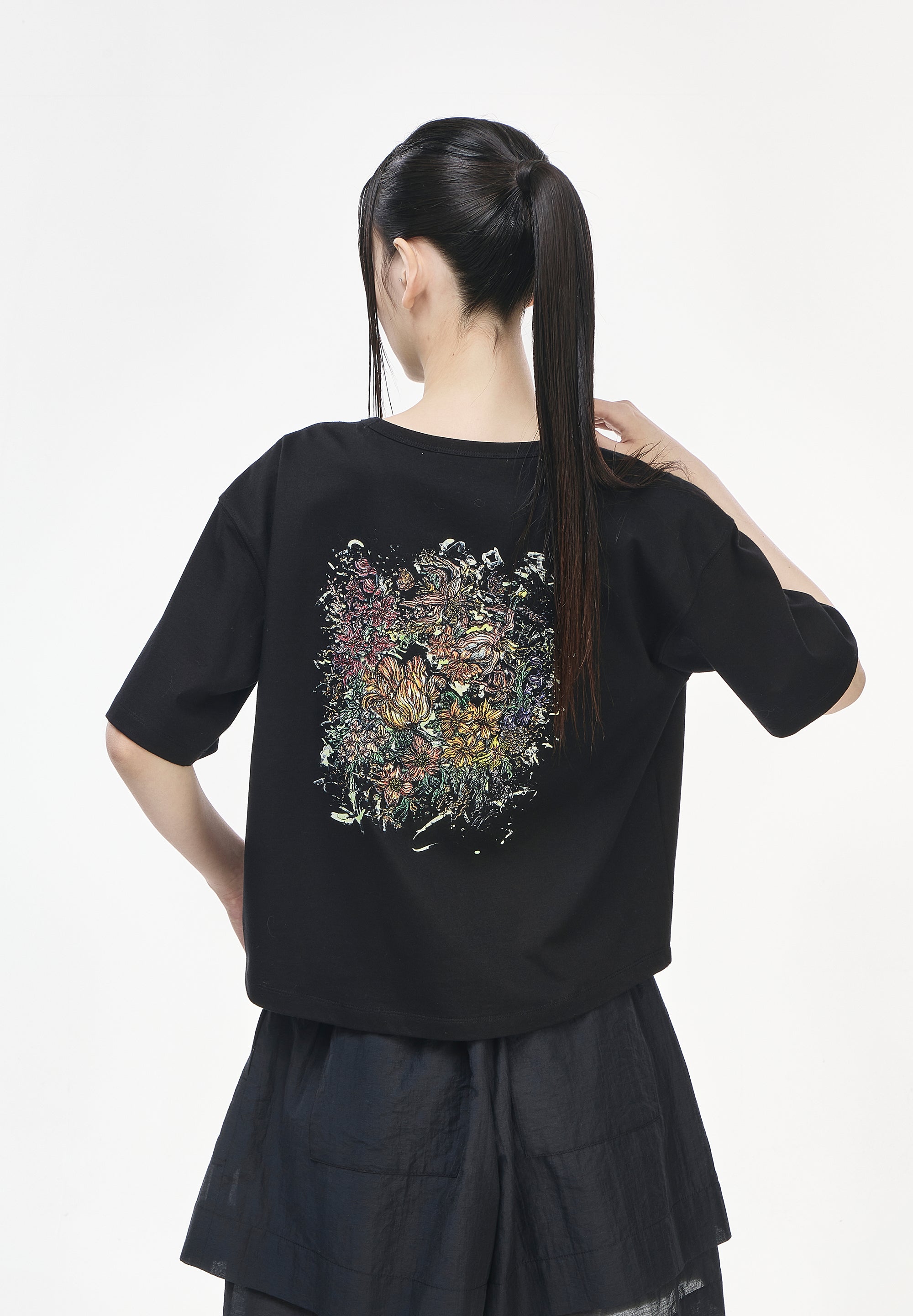 FLORAL EMBROIDERED T SHIRT