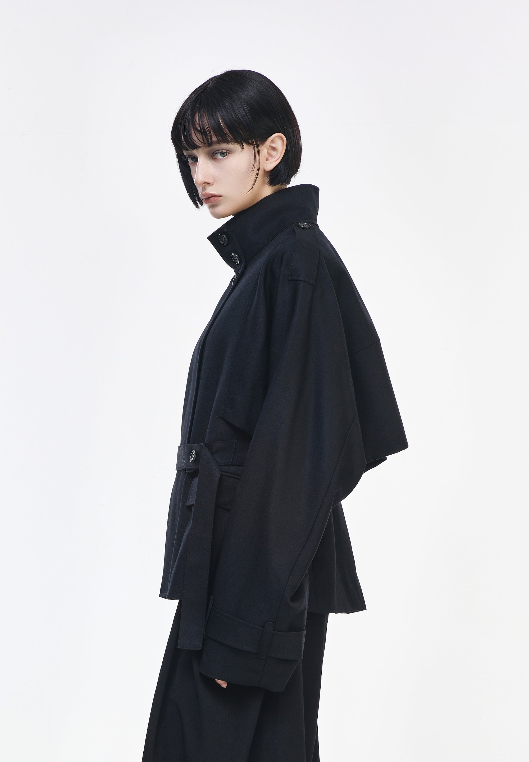 ORIENTAL SHORT TRENCH