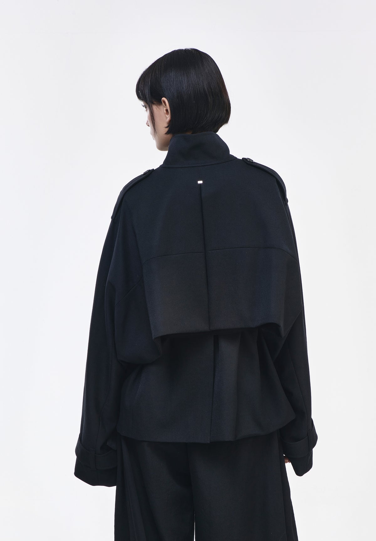 ORIENTAL SHORT TRENCH