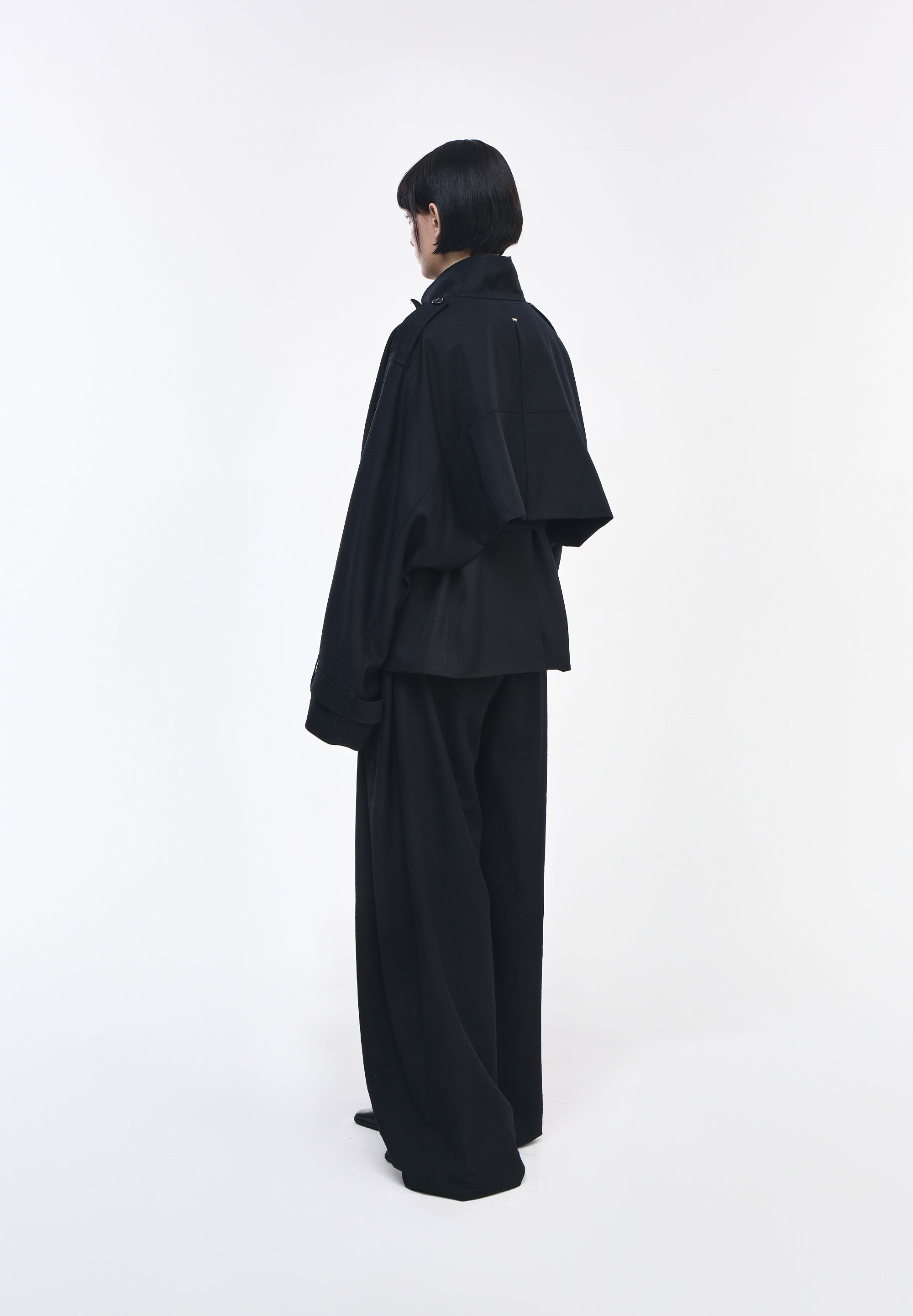 ORIENTAL SHORT TRENCH