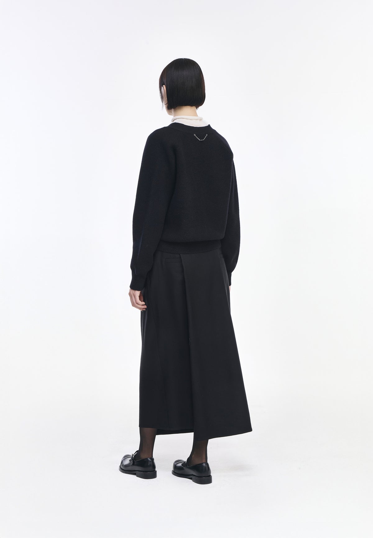 LUMIERE DEEP CUT CARDIGAN
