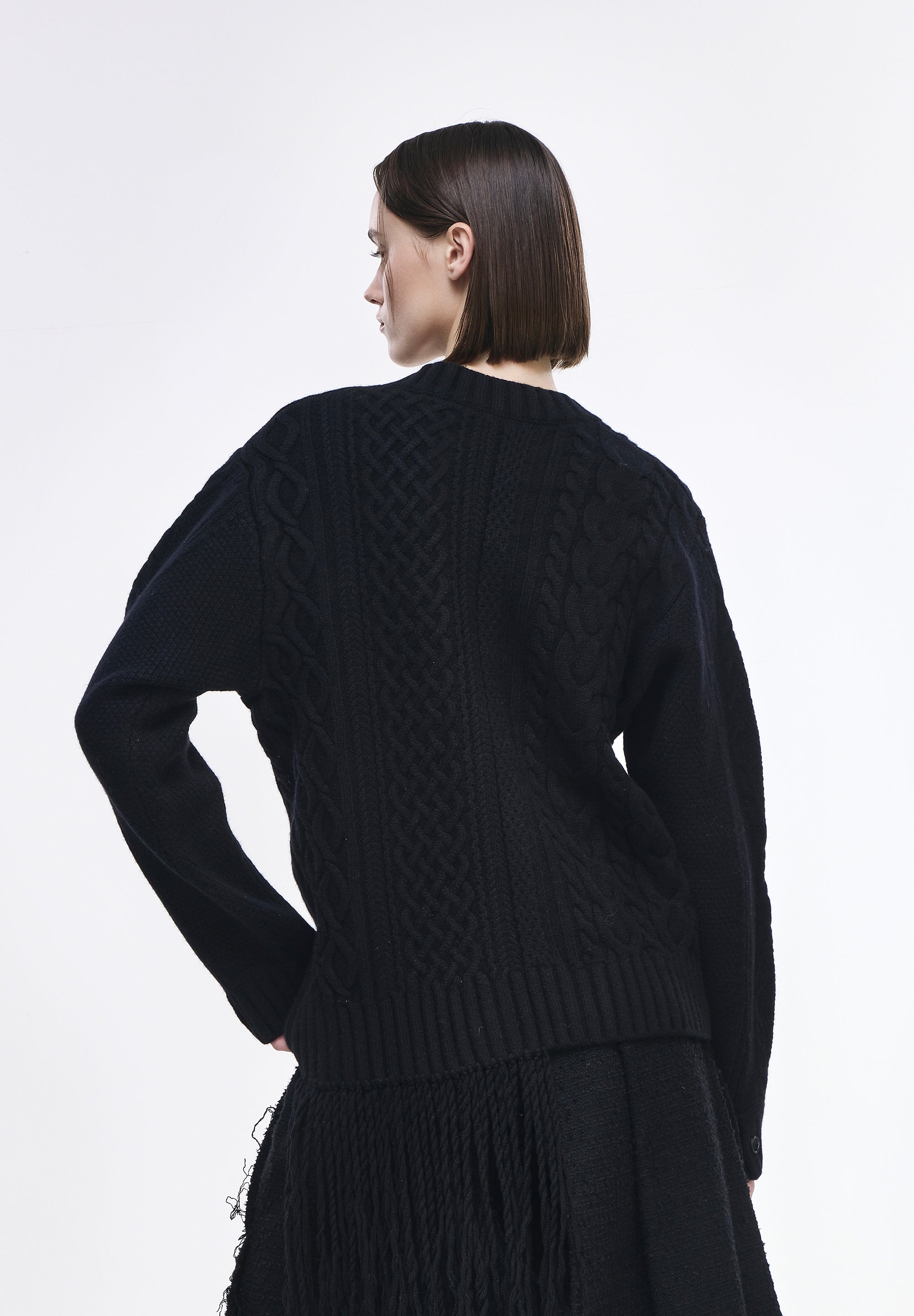 PLASTRON ROUND NECK CARDIGAN