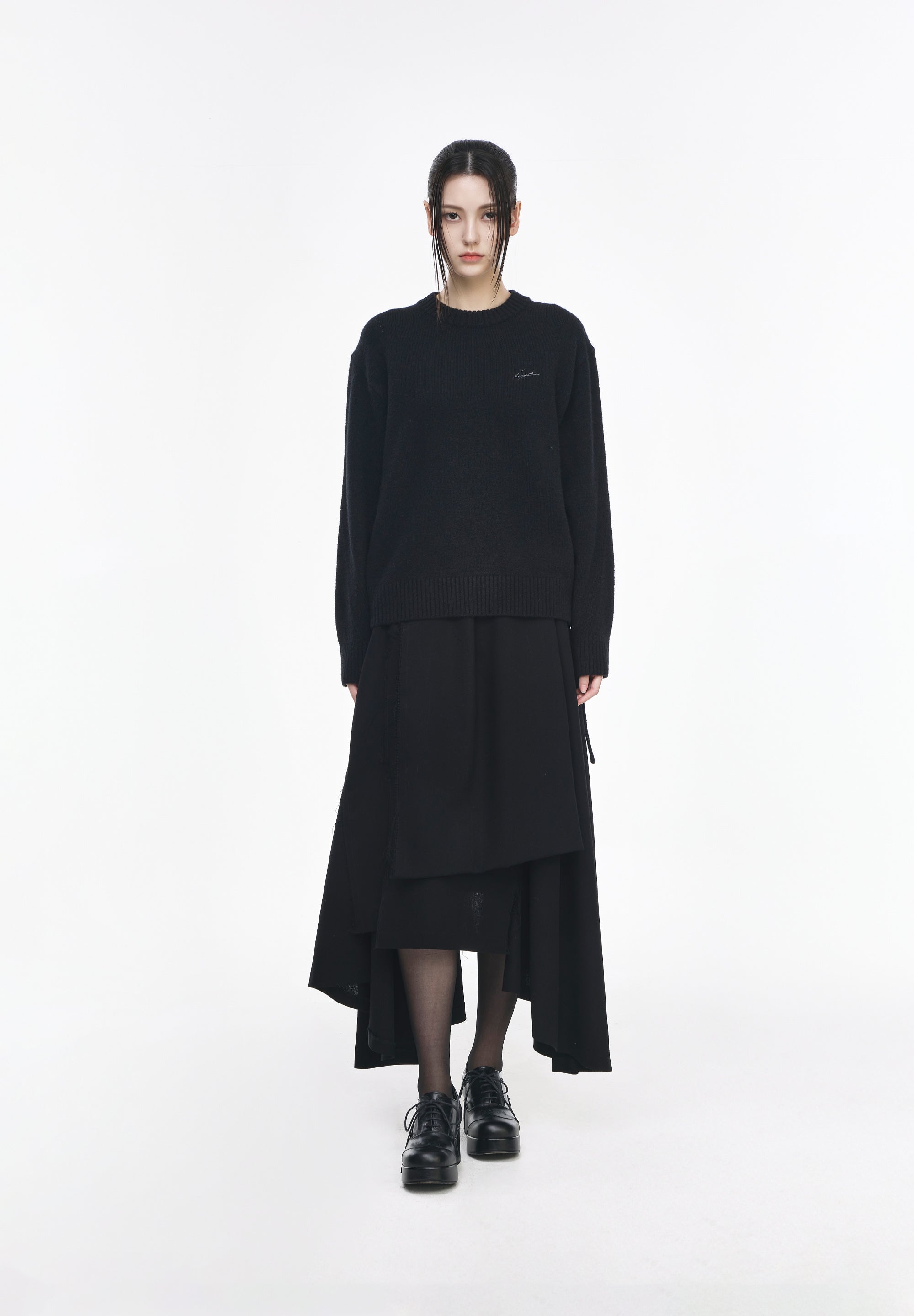 CHARIOT EMBROIDERED ROUND NECK KNIT