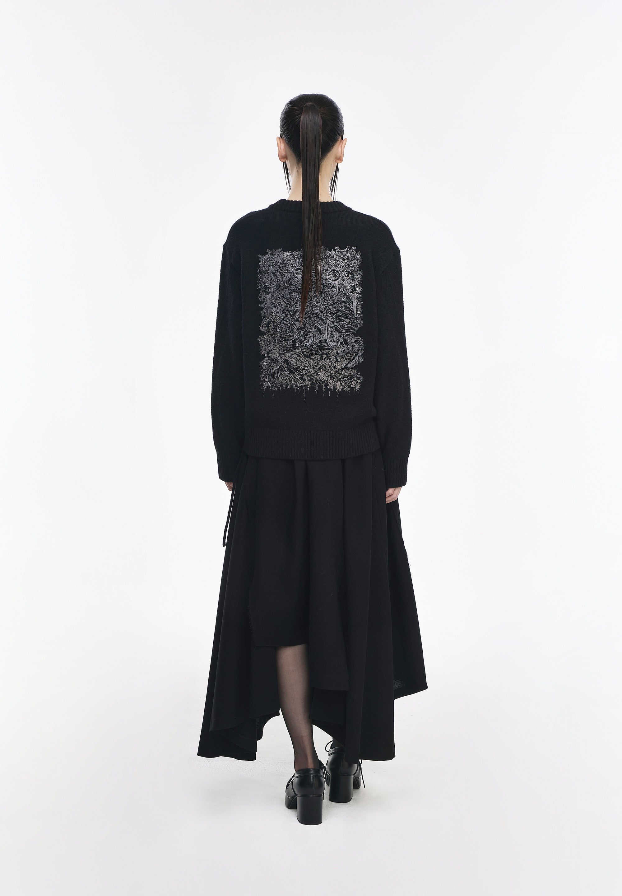 CHARIOT EMBROIDERED ROUND NECK KNIT