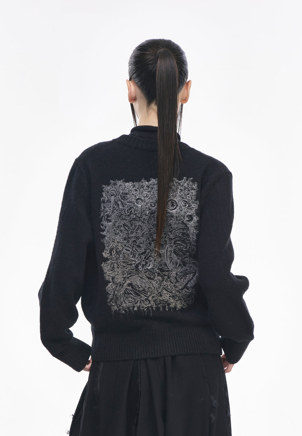 CHARIOT EMBROIDERED ROUND NECK CARDIGAN