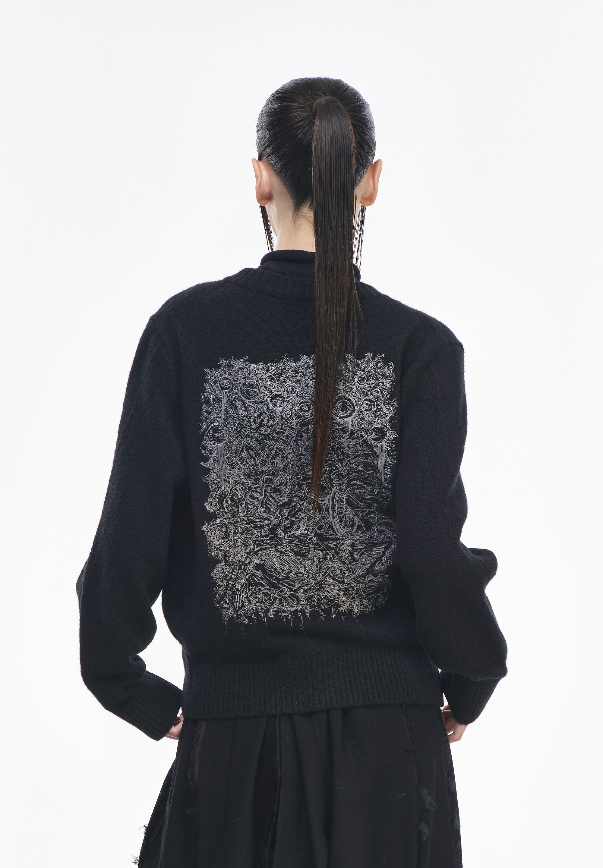 CHARIOT EMBROIDERED ROUND NECK CARDIGAN