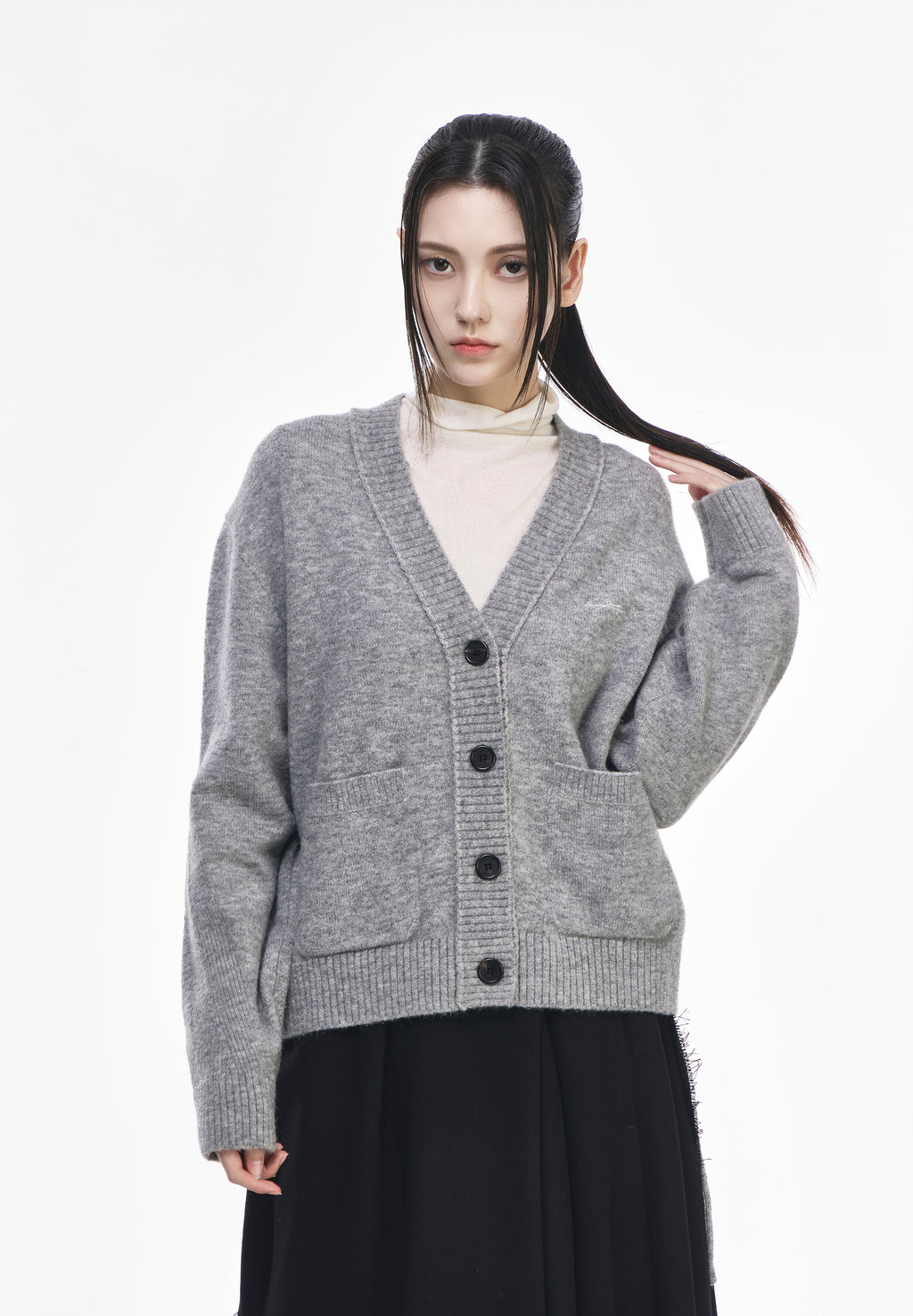 CHARIOT EMBROIDERED V NECK CARDIGAN