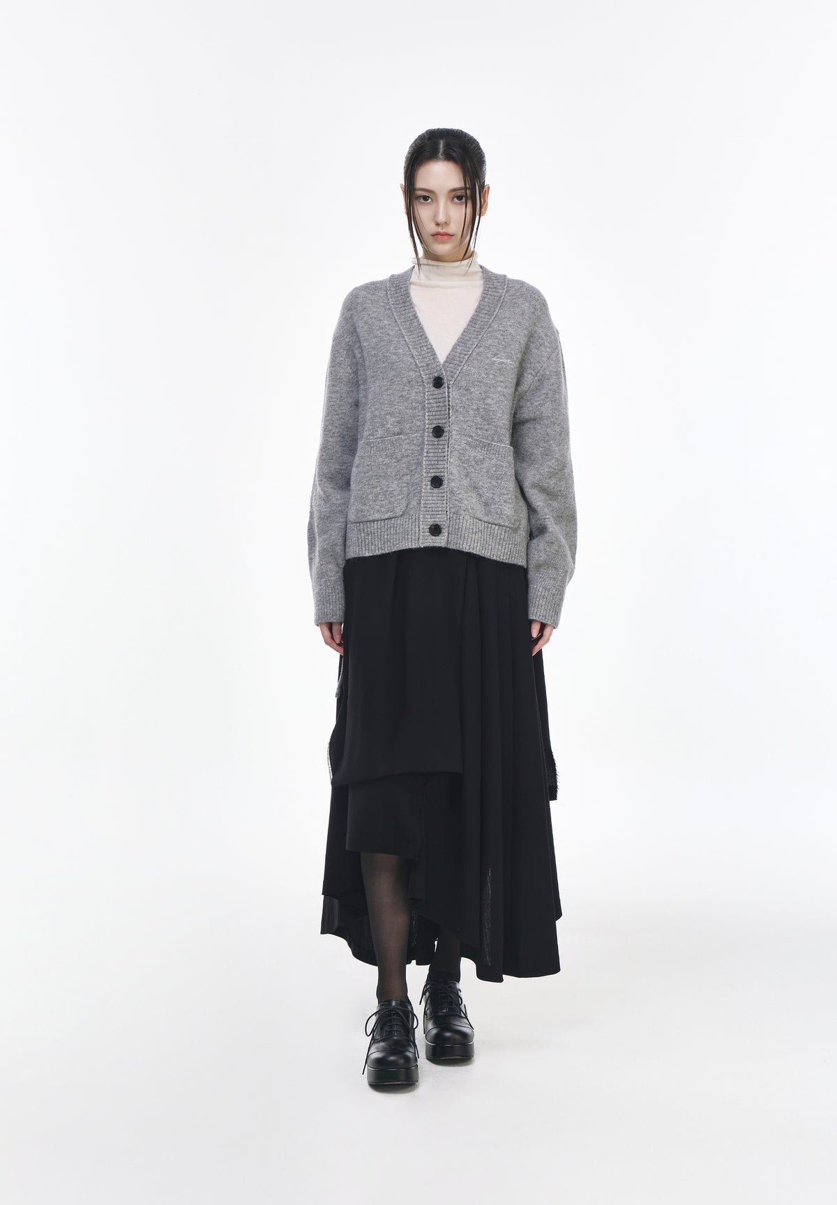 CHARIOT EMBROIDERED V NECK CARDIGAN