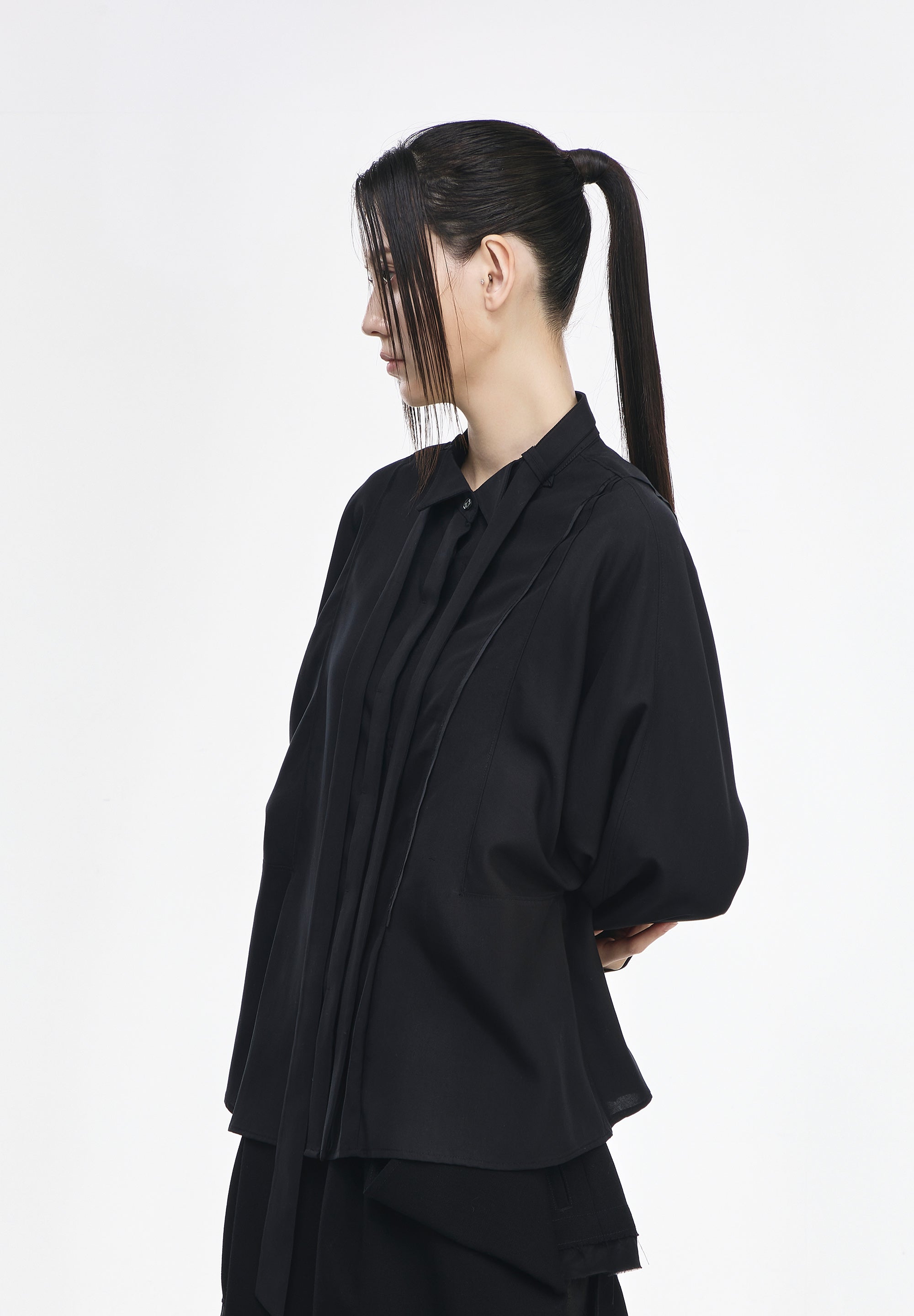 BIAS PLEATS RIBBON SHIRT
