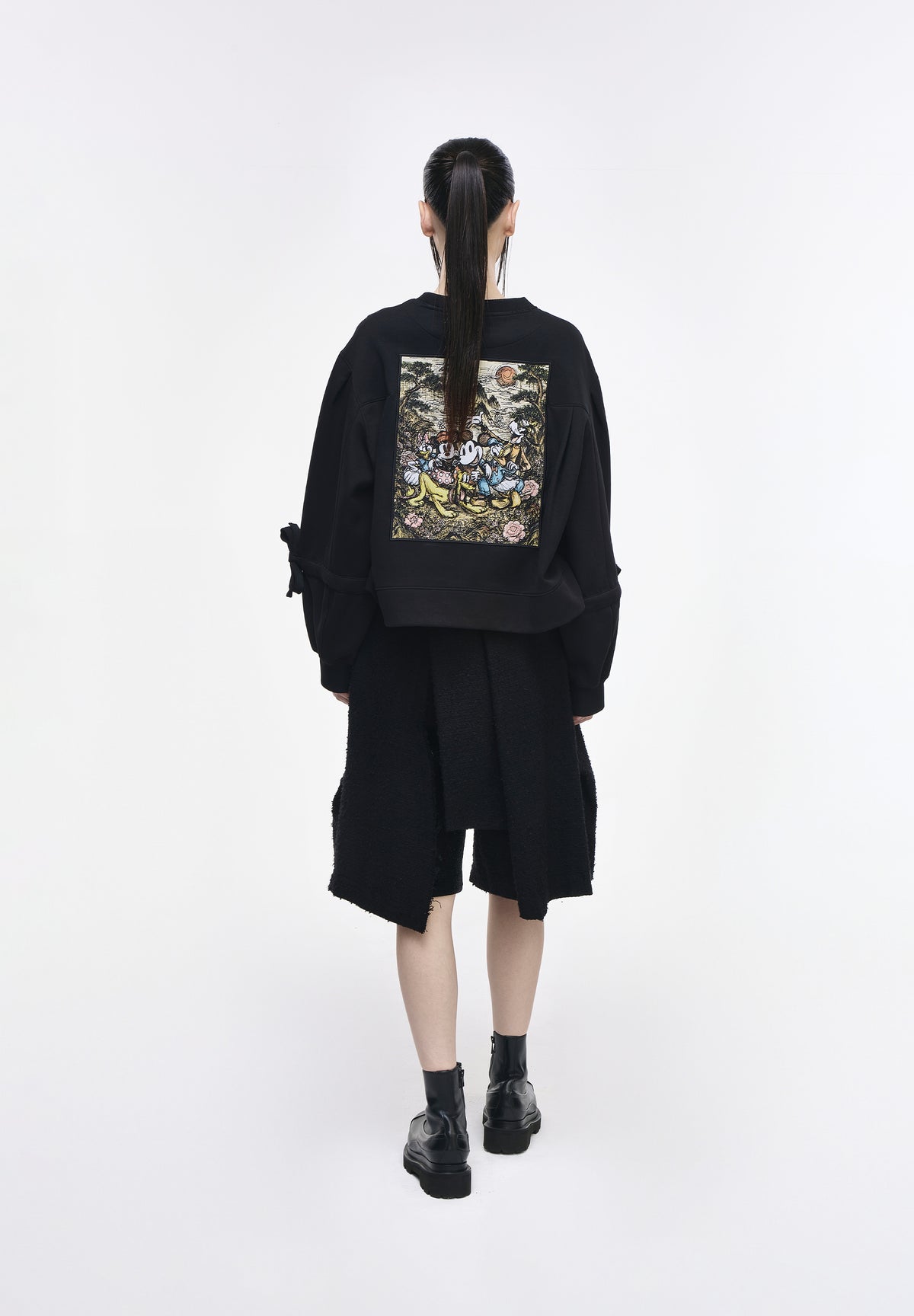 MINHWA FRIENDS RIBBON CROP SWEATSHIRT