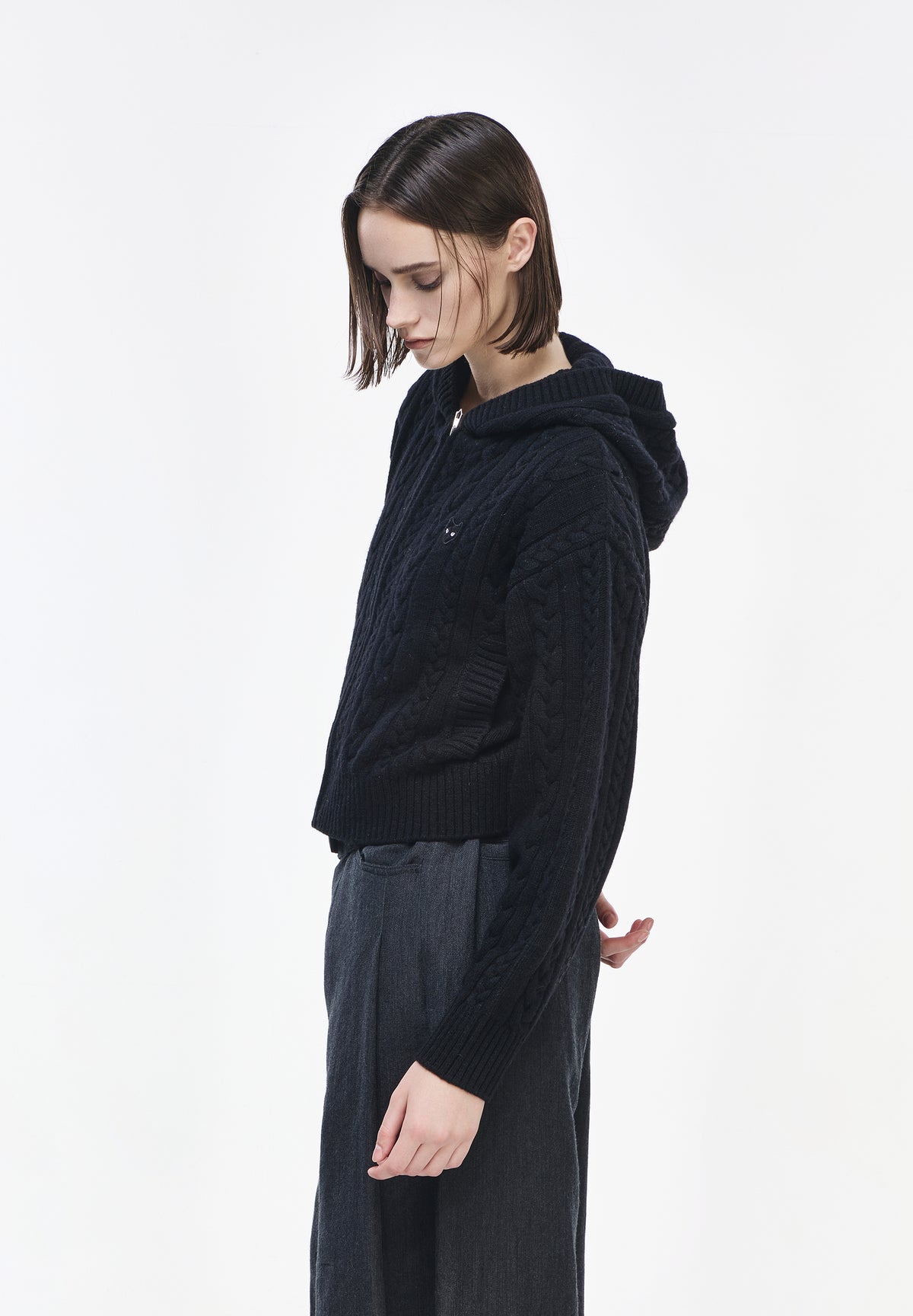 ZZERO CABLE KNIT HOOD ZIP UP