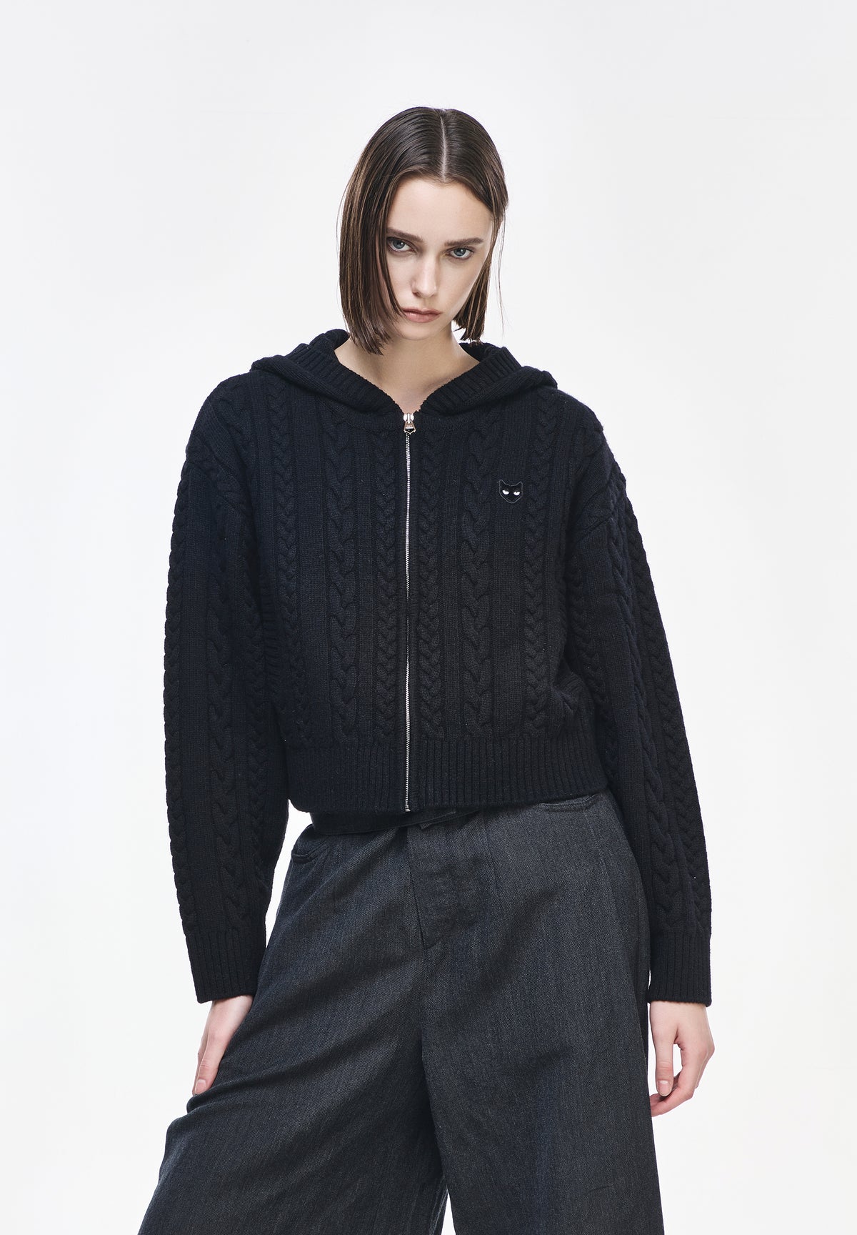 CABLE KNIT HOOD ZIP UP