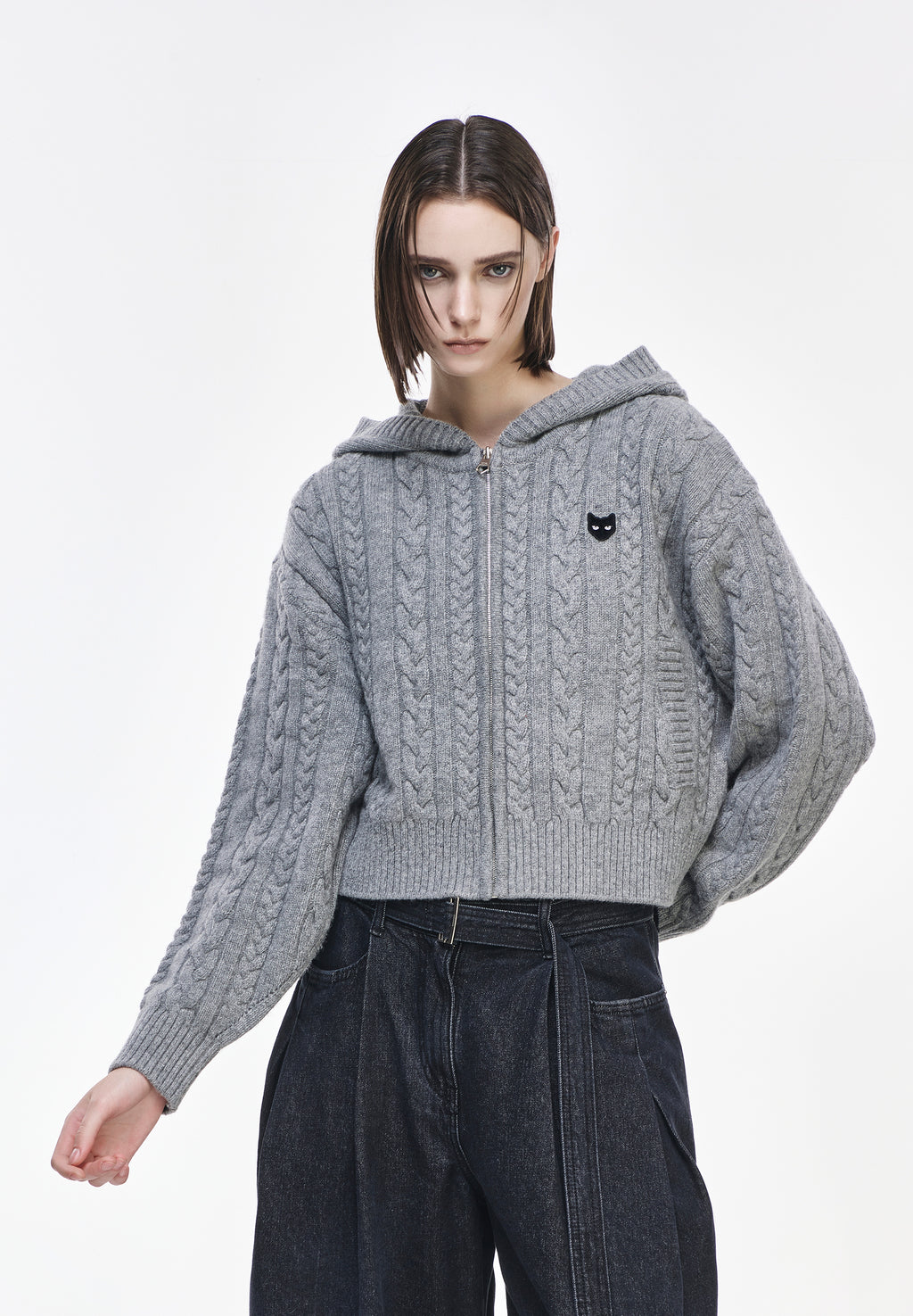 CABLE KNIT HOOD ZIP UP